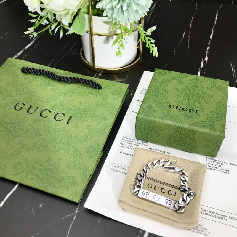G*u*i bracelets